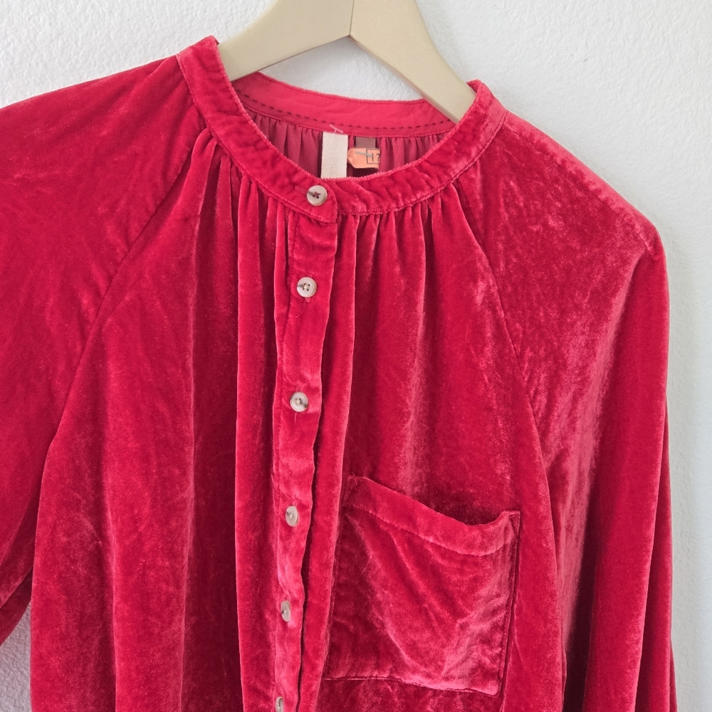 Anthropologie Pilcro Puff-Sleeved Velvet Buttondown Red‎ / Rouge  Size Medium MP - Picture 7 of 16